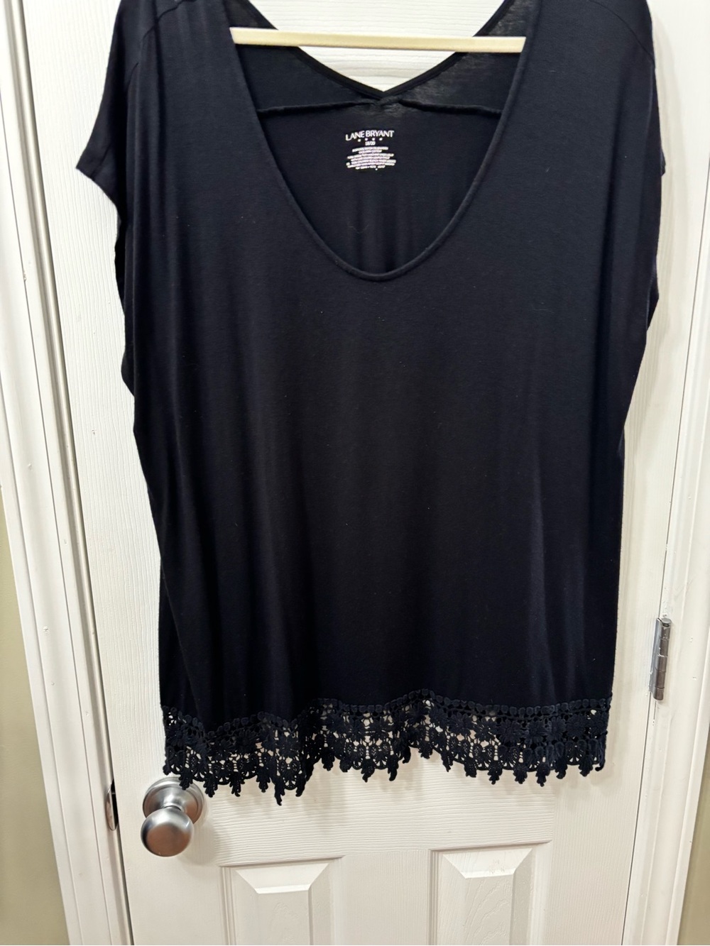 Lane Bryant Plus 18/20 Black Scoop Neck Lace Hem Cap Sleeve Top - Picture 4 of 6